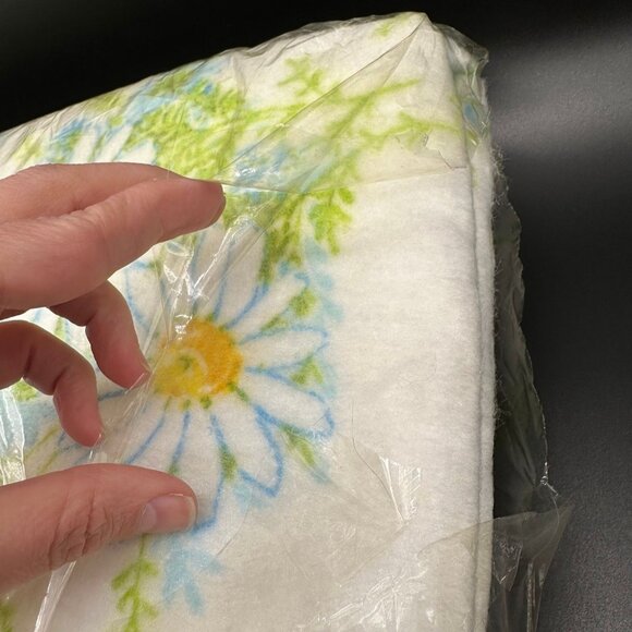 Vintage Full Sized Blanket Satin Style Trim Daisy Flowers Beacon USA Blue 1970s - Picture 10 of 10